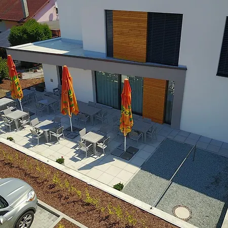 Zahradni 3*